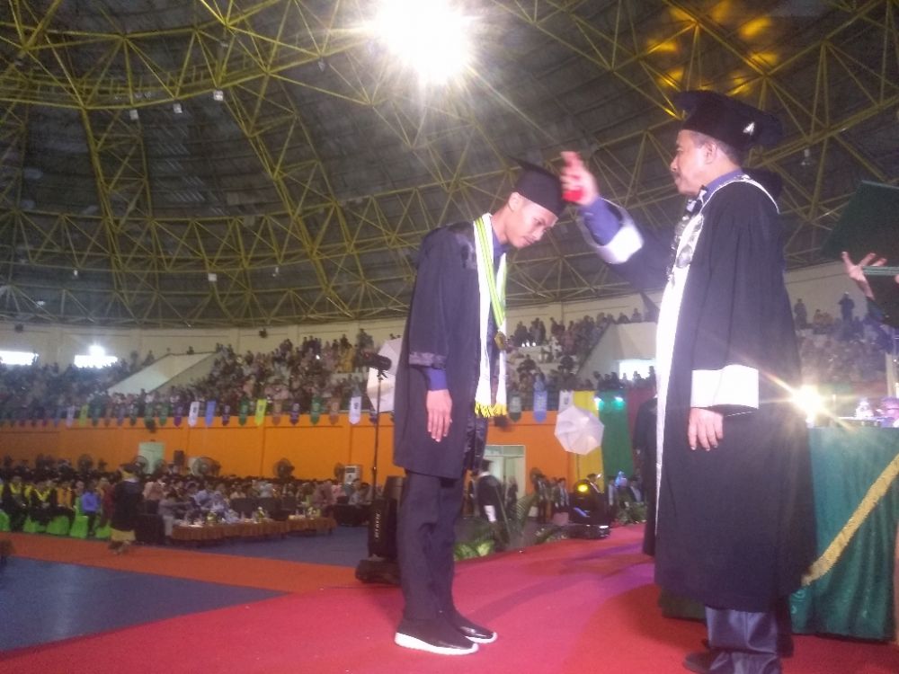 UIR Wisuda 1.484 Mahasiswa, Nurhakim Raih Pemuncak Universitas