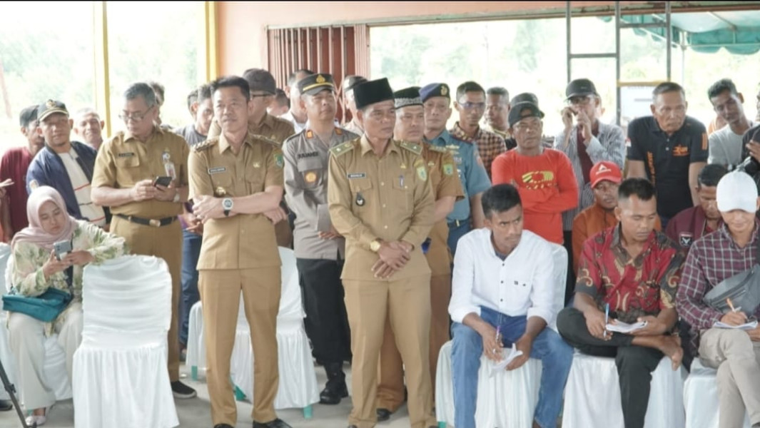 Bupati Rohil Pantau Pilpeng Tahap Pertama, Imbau Masyarakat Dukung Penghulu Terpilih