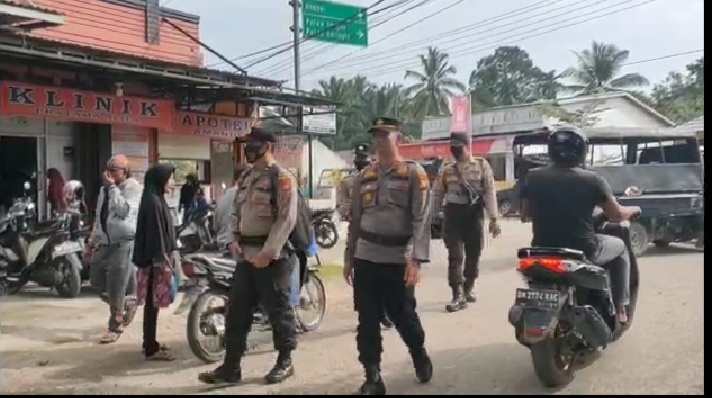Polsek Benai Patroli Ke Pasar Benai Demi Terciptanya Harkamtibmas Yang Kondusif