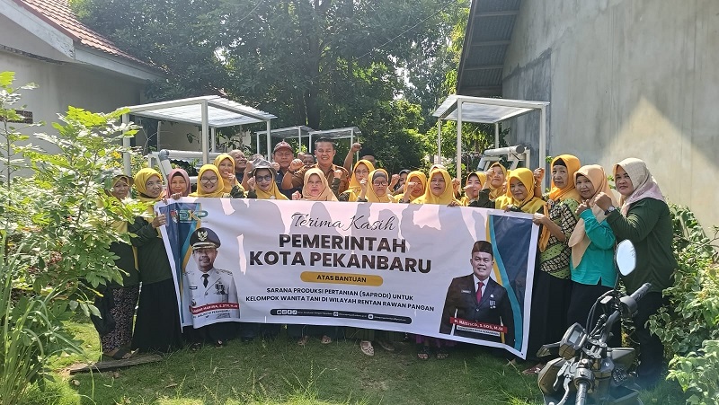 Kepala DKP Cek Bantuan  Sarana Produksi Pertanian untuk KWT di Daerah Rentan Rawan Pangan