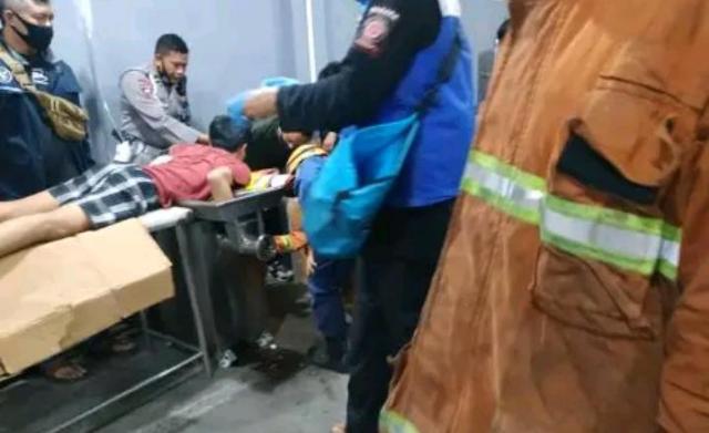 Dramatis! Begini Penampakan Tim Damkar Bantu Selamatkan Tangan Dimas yang Tersedot Mesin Penggilingan Daging