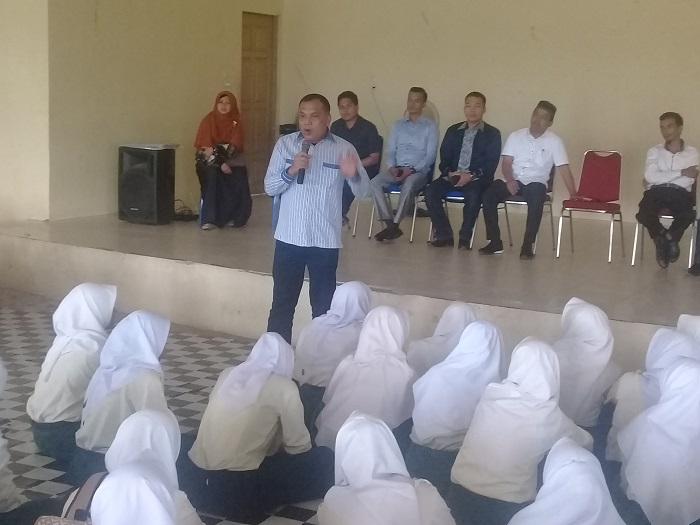 Perkenalkan UPP, Rektor Dr Adolf Kunjungi Sekolah di Rohul