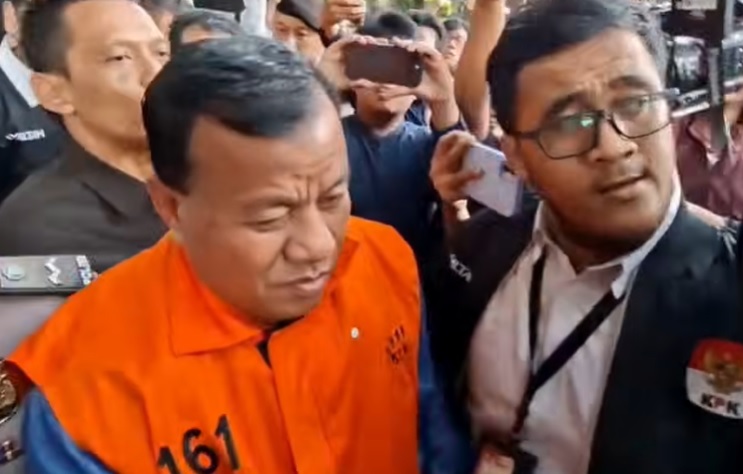 Pakai Rompi Orange, Suhardiman Amby dan Zulkarnain Ditahan di Rutan Merah Putih KPK