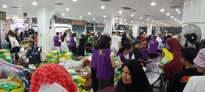 Bayar Rp100 Ribu, Tebus Sembako Murah di Plaza Central Pekanbaru