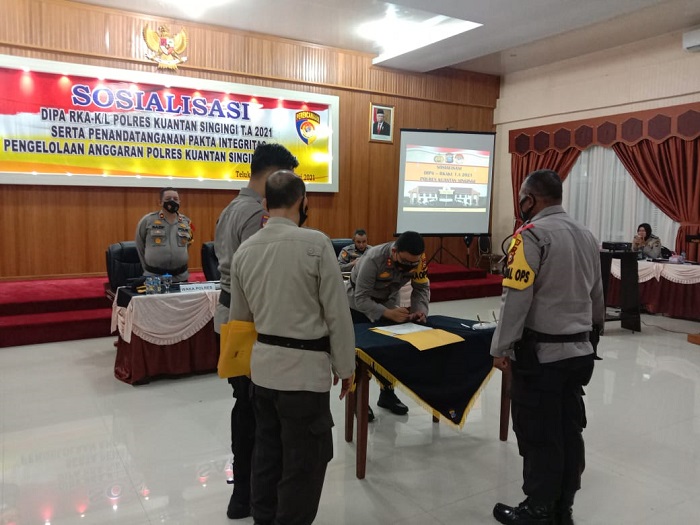 Kapolres Pimpin Penandatanganan Pakta Integritas Pengelolaan DIPA RKA-KL Polres Kuansing TA. 2021