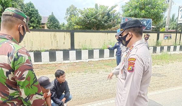 Polsek Rambah Samo  Bersama Tim Yustisi Covid-19 Gelar Razia Yustisi