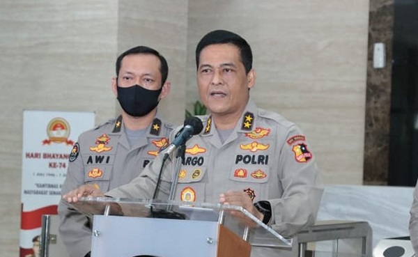 Cerita Pembobol Ribuan Rekening Nasabah Bank: Bekerja dari Gubuk, Tapi Rumahnya Punya Kolam Renang
