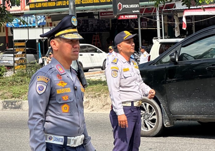 Truk  Bertonase Besar Tidak  Dibenarkan Melintas di Jalan Pesantren