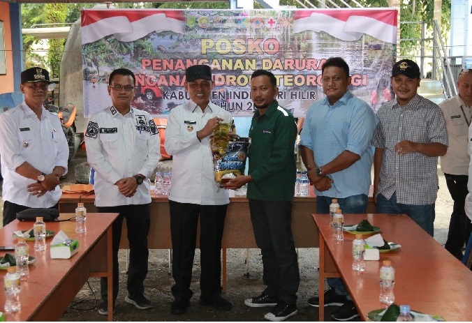 Pj Bupati Inhil Kembali Terima Bantuan 876 Paket Sembako Dari PT SRL untuk Masyarakat Terdapak Banjir