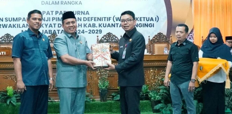 Pemkab Kuansing Sampaikan Nota Pengantar Rancangan APBD 2025 kepada DPRD