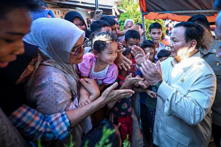 Presiden Prabowo Tinjau Langsung Ribuan Pengungsi Banjir di Padang Pariaman