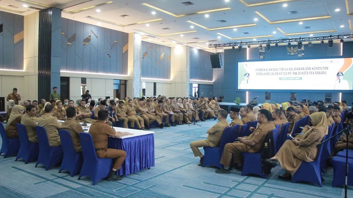 Wakil Walikota Pekanbaru Buka Pembekalan Tim Uji Kelayakan dan Kepatutan Calon RT/RW