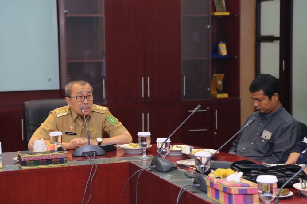 Cerita Gubri Soal Ada BUMD di Riau Cari Biaya Bayar Konsultan Saja Payah
