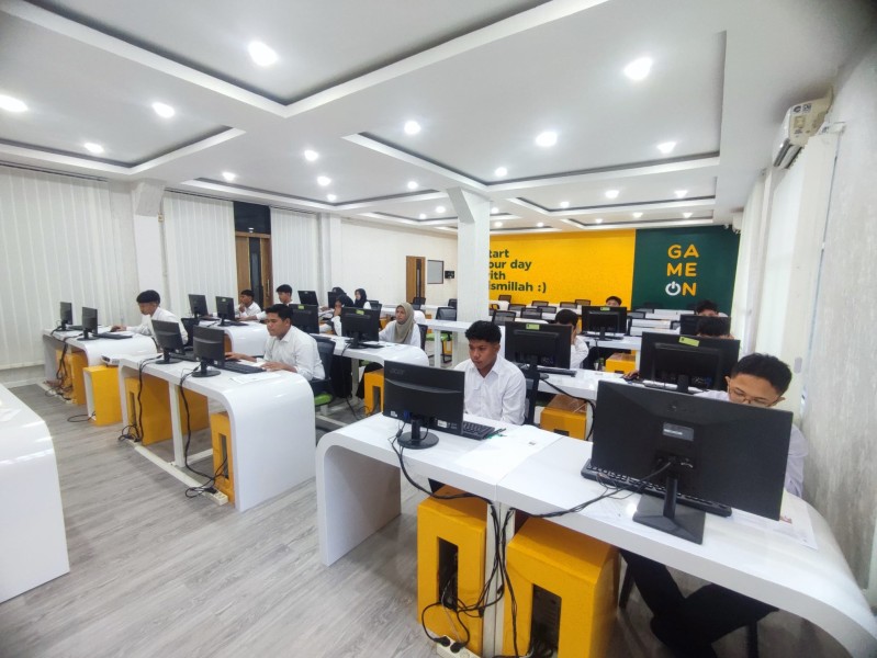UIR Gelar Test CBT Berkala, Antusiame dan Semangat Peserta Kondusif Ikuti Test Hingga Akhir