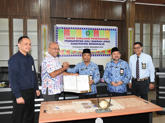 Sekda Bengkalis Hadiri Acara Penandatanganan Kerjasama Antara Bapenda dengan PT Bank BNI 