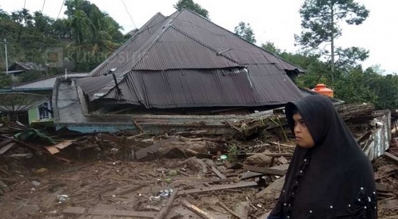 Longsor  di Tanah Datar, Dua Meninggal Dunia dan Dua Orang Lagi Hilang