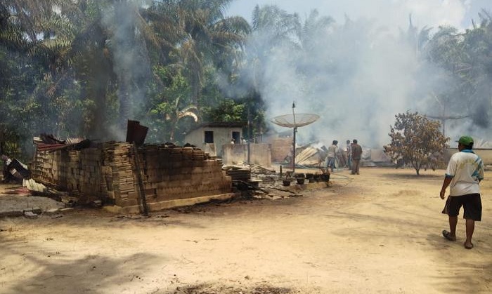 DURHAKA...Seorang Anak Tega Bakar Rumah Orangtuanya di Duri-Bengkalis