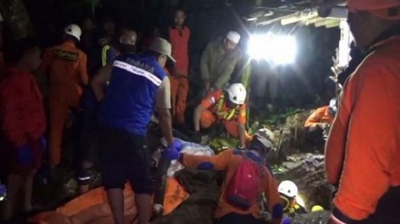 Septic Tank Runtuh, Empat  Warga Tewas Di kubangan Tinja Sedalam 6 Meter