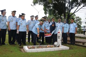Peringati Hari Bhakti Imigrasi, Kemenkumham Riau Gelar Tabur Bunga di TMP Pekanbaru