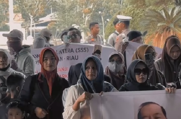 Gaji Tak Dibayar, Ratusan Karyawan PT. SSS  Demo Damai  Kantor Bupati