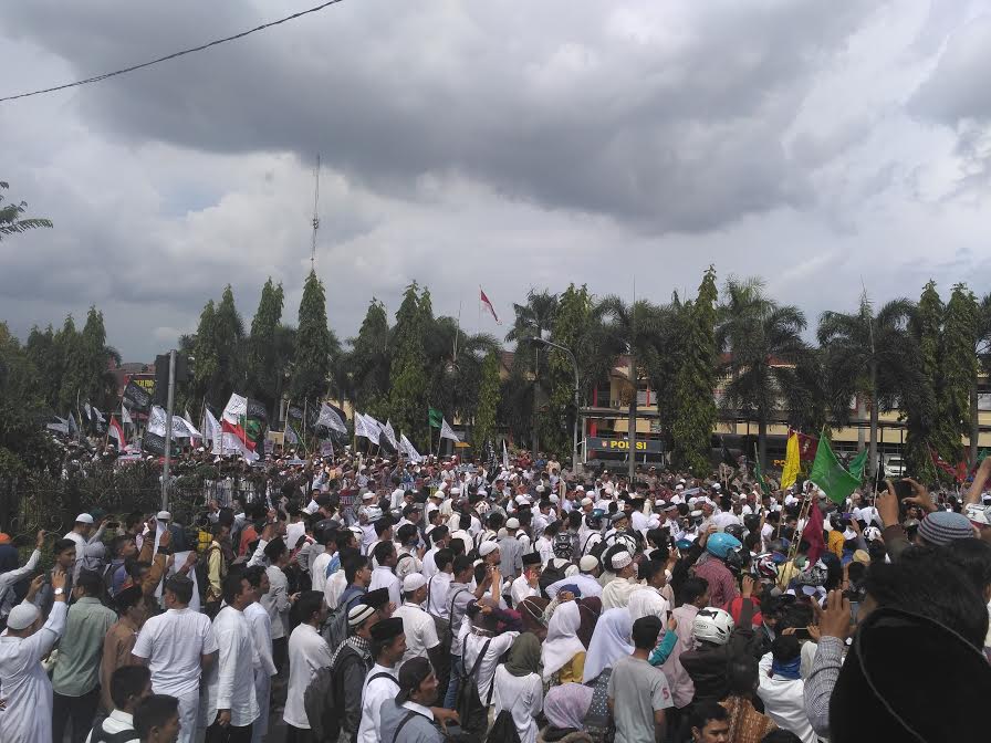 MERINDING...Kumandang Takbir Iringi Aksi Demo Anti Ahok di Pekanbaru
