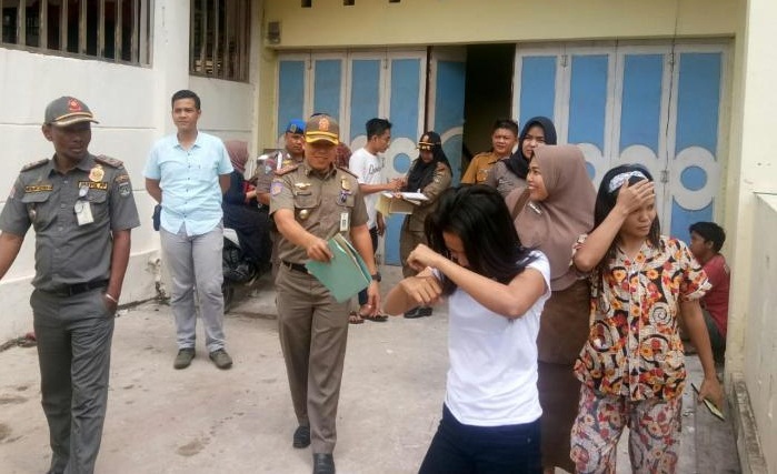 Dua Pasang Penghuni Kos Terjaring Operasi Yustisi di Dumai, 'Kami Sudah Nikah Siri Pak'