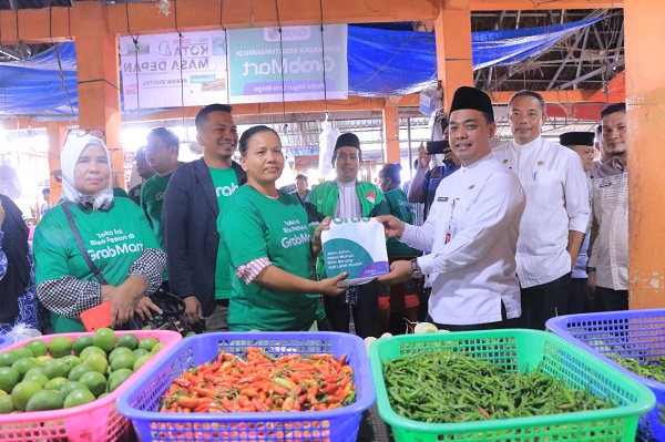 Digitalisasi UMKM, Pemko  Teken MoU Belanja di Pasar Tradisional Pakai Grab