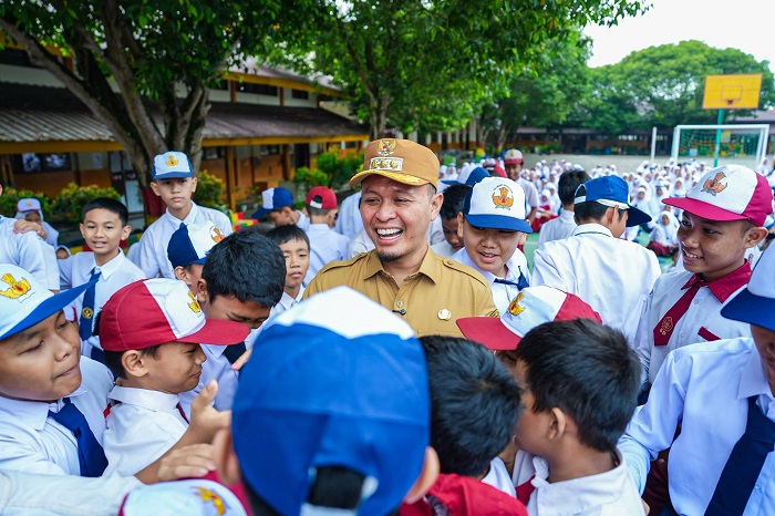 Berkunjung ke  SMPN 22, Agung: Saya Alumni Sini dan Hari Ini Berdiri Sebagai Wali Kota