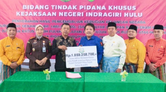 Difasilitasi Kejari Inhu, Rp1,86 Miliar Kerugian Negara Kembali ke BPR Indra Arta
