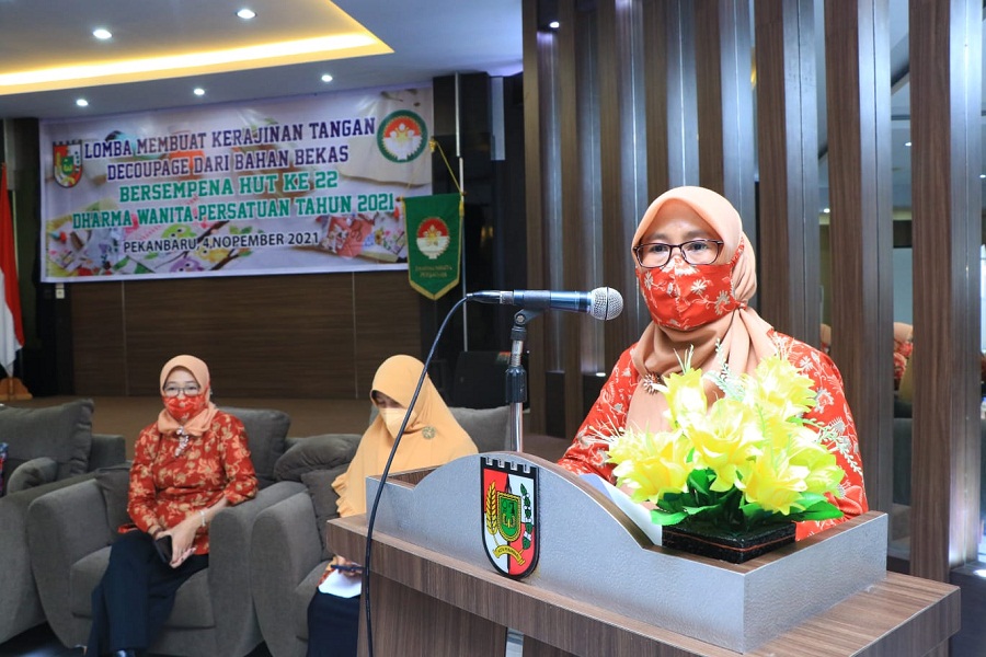 Ketua DWP Fitri Yani Jamil Buka Lomba Kerajinan Tangan Decoupage