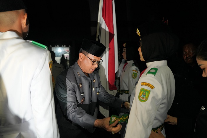 Sekda Kukuhkan Pasukan Paskibraka Rohil