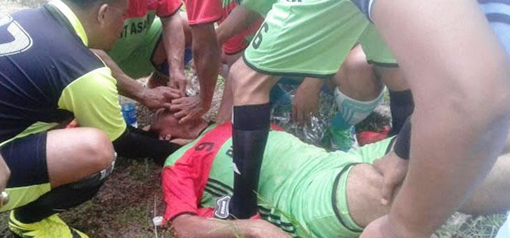 MALANG...Lagi Ikut Turnamen Tarkam, Pemain Bola Ini Tewas di Lapangan, Ada nih Videonya