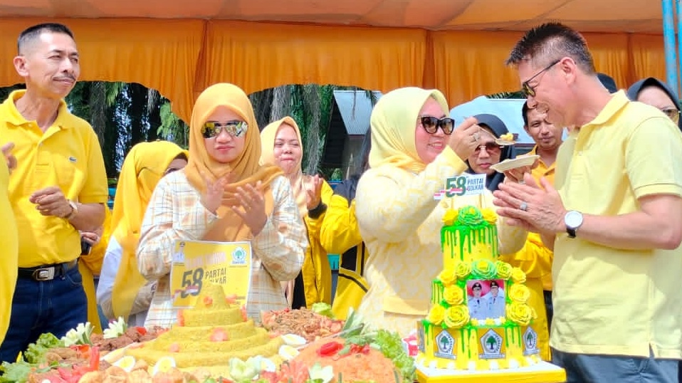 Jalan sehat HUT Partai Golkar ke-58 dihadiri oleh Ketua Partai Golkar Rohil Afrizal Sintong