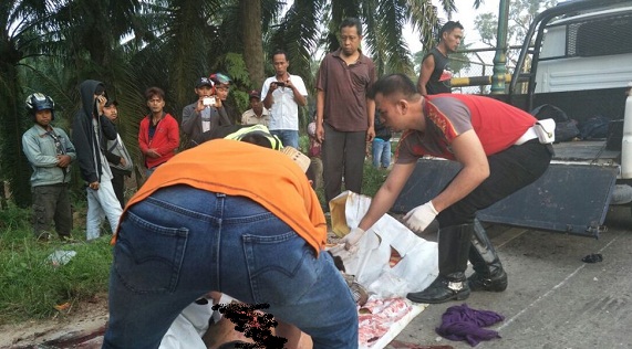 Ini Dia Foto-foto Mengerikan Bus Medan Jaya Lindas Sampai Remuk Pengendara Sepeda Motor di Pinggir