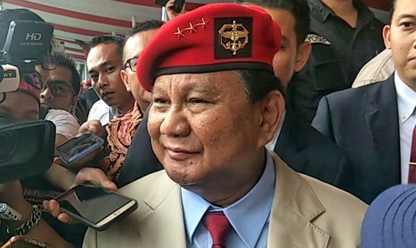 Prabowo Terkenang Diberi Sajadah dan Pesan Agar Dekat pada Allah SWT