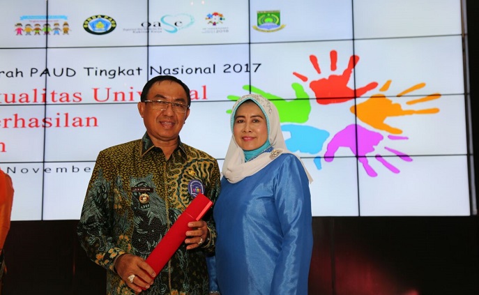Sukses Kembangkan PAUD di Kabupaten, Bupati Inhil Terima Penghargaan Tingkat Nasional