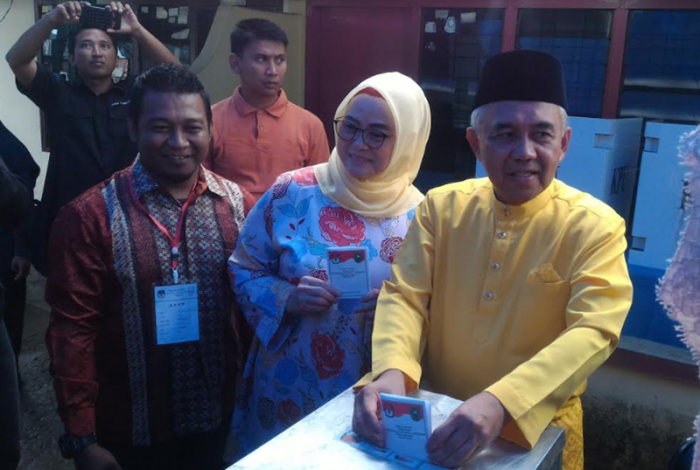 Nyoblos di TPS 21 Wonorejo, Andi Rachman: Saya Siap Menang Juga Siap Kalah