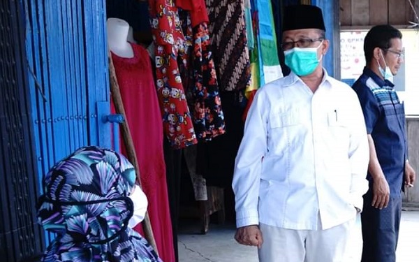 Lansia Disiplin Pakai Masker, Sekda Siak: Ini Jadi Teladan 