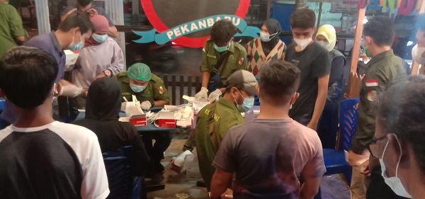 Sempat Reaktif, Tiga Orang Pengunjung Kafe di Sudirman dan Tuanku Tambusai Dinyatakan Positif Covid-19