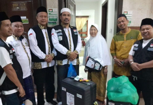 Berangkat dengan BTH - 14, Jemaah Haji Riau Asal Pelalawan Dikembalikan ke Kloter Awal