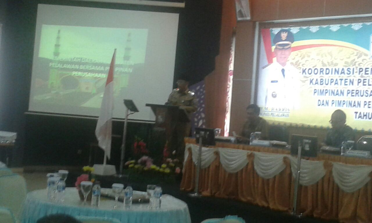 Bupati Minta Perusahaan di Pelalawan Berikan Beasiswa untuk Mahasiswa ST2P