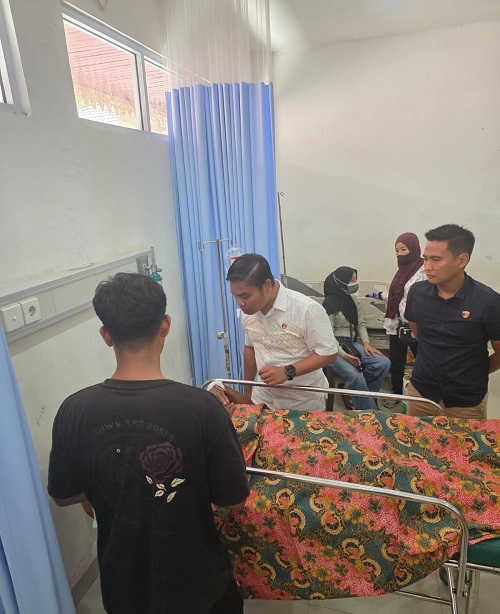 Kasat Reskrim Polres Siak Jenguk dan Apresiasi Keberanian Korban umanis dan Sigap, Kasat Reskrim Polres Siak Hadir untuk Korban di Tengah Penyelidikan