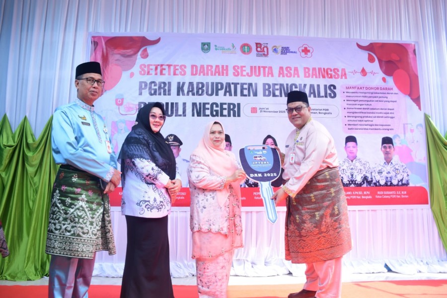 PGRI Bengkalis Gelar Donor Darah, Terima Satu Unit Ambulans Baru