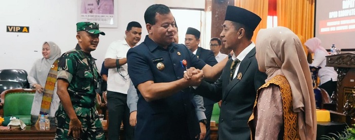 Bupati Kuansing Hadiri Rapat Paripurna Pengucapan Sumpah PAW Anggota DPRD Kuansing