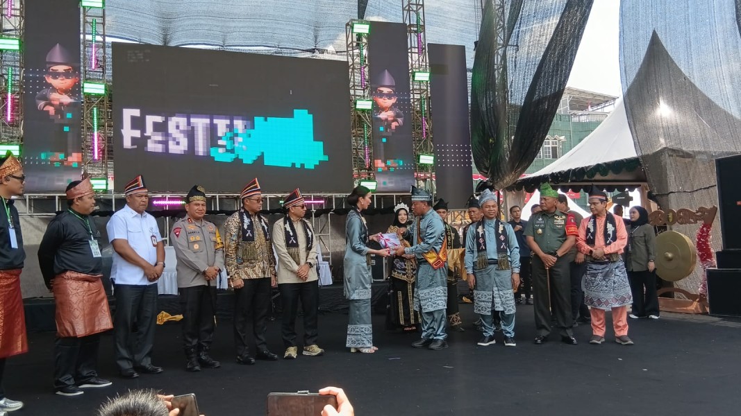 Melalui, Event- event pacu jalur Dapat Menunjang Ekonomi lokal dan Pacu jalur Tepian Narosa Resmi dibuka Mentri Pariwisata