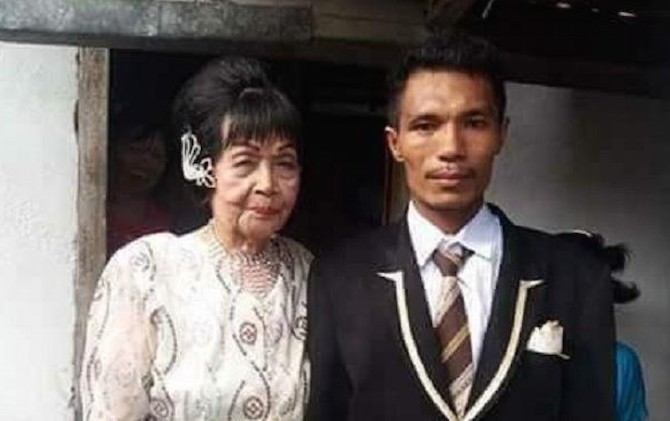 Hehehe...Begini Cerita Malam Pertama Pemuda yang Nikahi Nenek 82 Tahun