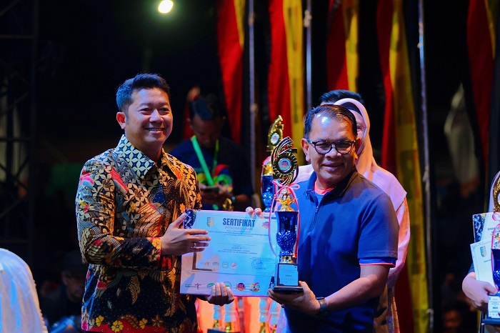 Ribuan Warga Hadiri Penutupan Festival Pacu Jalur Hari Jadi Kuansing