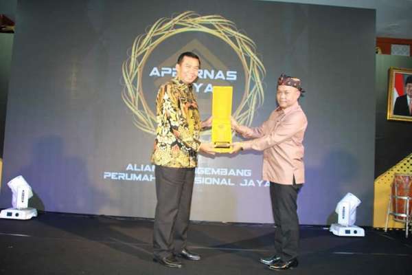 Wali Kota Pekanbaru Sabet Penghargaan dari Appernas Jaya