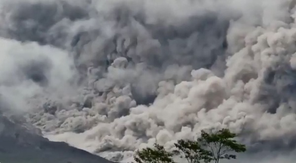 Letusan Gunung Semeru, AirNav: Penerbangan ke Bali Gelap