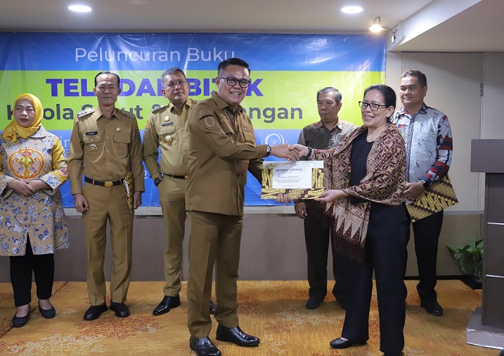 Karena Program Ikan Sepat Rawa, Wali Kota Pekanbaru Terima Penghargaan Bappenas